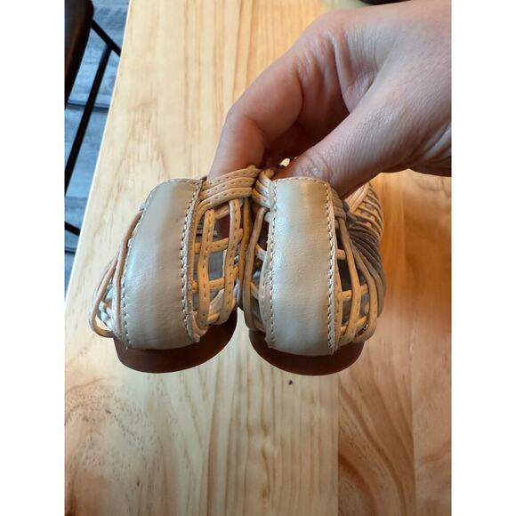 NWOT Ruby Label Size 12 US Kid Girl Off‎ White Cream Perforated Mary Jane Shoes - Picture 4 of 5